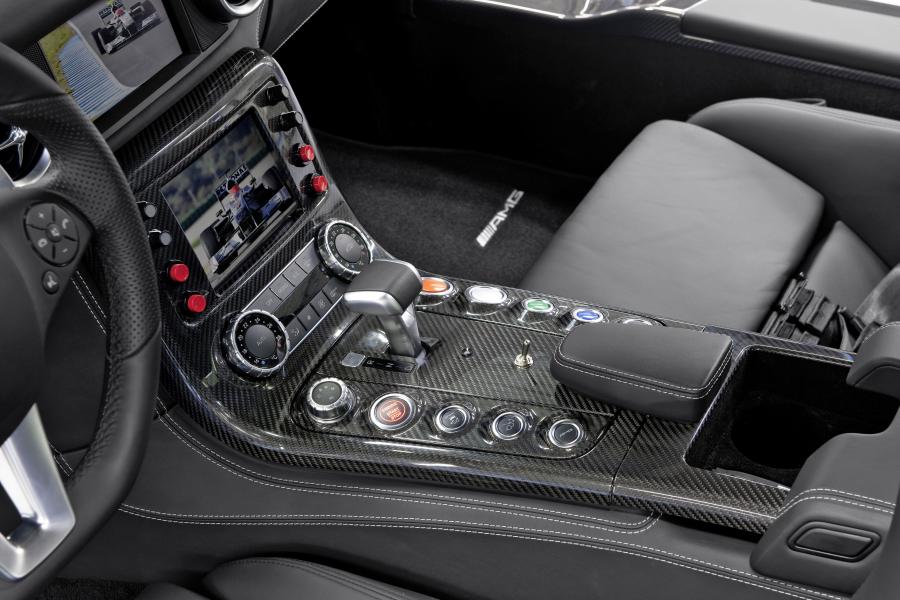  Mercedes-Benz SLS AMG F1 Safety Car 2010 года  (фото 15 из 46)